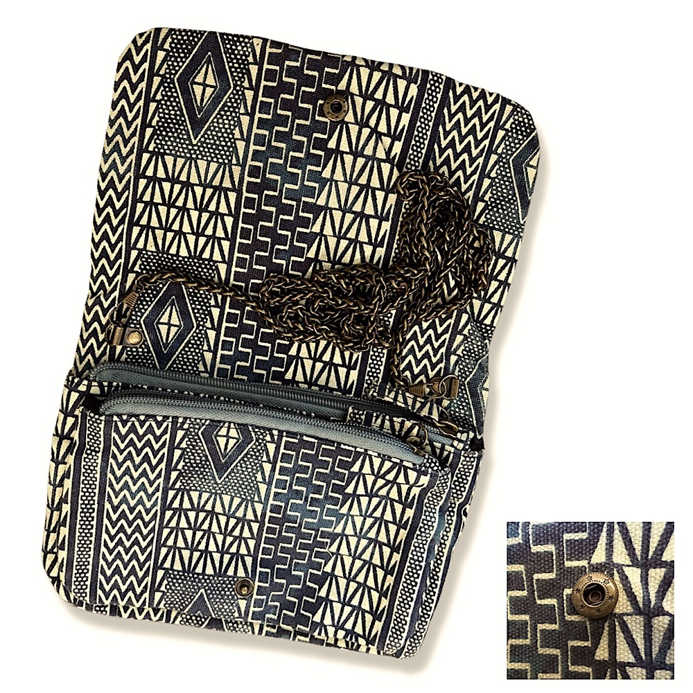 Crossbody Purse Bag • Chain Metal Strap - IPhone fits in all three pockets • Zip